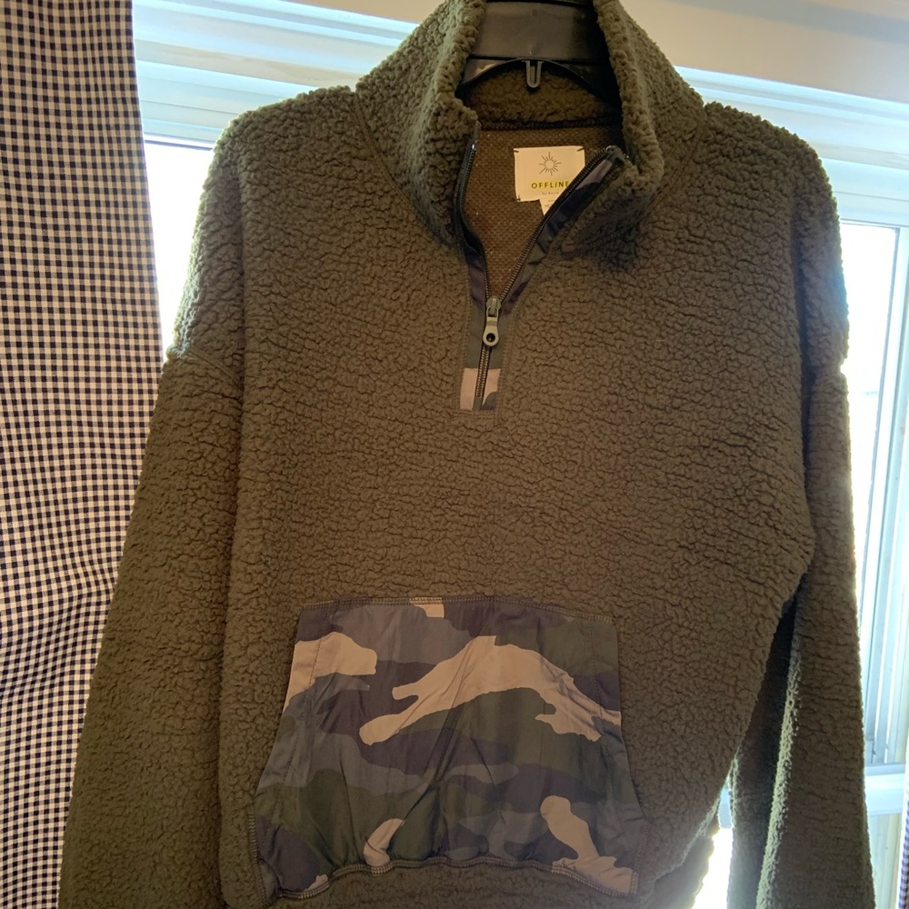 Aerie offline Sherpa, camo details